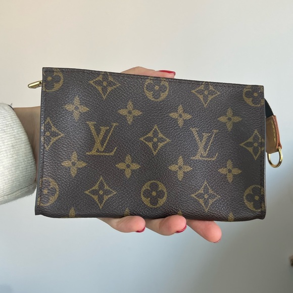 Louis Vuitton Monogram pouch - great condition comes with Entrupy Certification - Picture 5 of 8